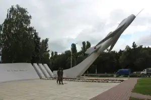 Памятник летчикам в парке Авиаторов в Санкт-Петербурге, фотография 2