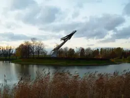 Памятник летчикам в парке Авиаторов в Санкт-Петербурге, фотография 3