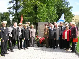 Памятник воинам, рабочим и служащим военного порта тыла Ленинградской ВМБ, фотография 4