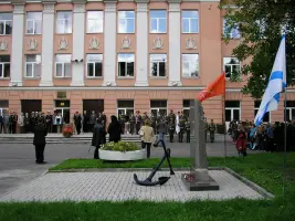 Памятник воинам, рабочим и служащим военного порта тыла Ленинградской ВМБ, фотография 5