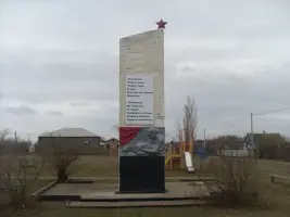 Братская могила советских воинов, погибших при освобождении х. Волоцкого и обелиск в память о погибших земляках в годы ВОв, фотография 3