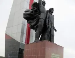 Стела "Слава героям фронта и тыла"
