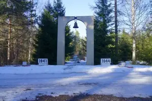 Мемориал и памятная доска в деревне Новая Малукса Кировского района Ленинградской области, фотография 2