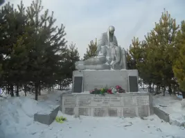 Памятник «Скорбящая мать» в селе Баклаши Шелеховского района Иркутской области