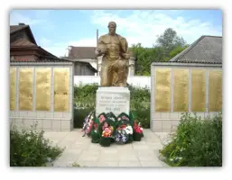 Памятник скорбящему солдату, фотография 2