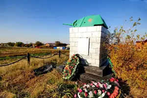 Братская могила-мемориал: хутор Черюмкин, Аксайский район, Ростовская область, фотография 5