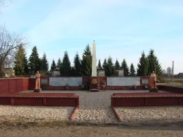 Братская могила 592 воинов Советской Армии и партизан, павших в боях с немецко-фашистскими захватчиками в годы Великой Отечественной войны, фотография 2