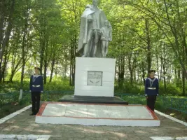 Памятник «Воин – освободитель» погибшим Кирилловцам в годы Великой Отечественной войны