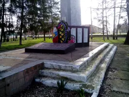 Стела в честь героев, павших в годы Гражданской и Великой Отечественной войн, фотография 2