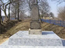 Памятник евреям - жителям города Почепа, расстрелянным 16-17 марта 1942г