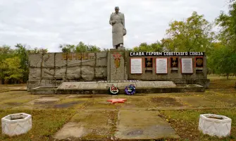Братская могила воинов и партизан - станица Нижний Чир, Суровикинский район, Волгоградская область, фотография 2