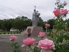 Братская могила, мемориал воинов, погибших в Великую Отечественную войну 1941-1945 года