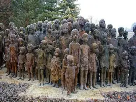 Лидице (Lidice) шахтёрский посёлок в Чехословакии, в Чешской Социалистической Республике, к Ю.-В. от г. Кладно