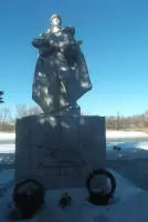 Памятник воинам-рабочим и служащим камвольно-прядильной Фабрики им. 1 Мая и жителям близлежащих деревень