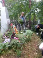 Мемориал «Авиаторам Балтики» и братская могила на территории Муринского кладбища города Санкт-Петербурга, фотография 2