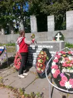 Мемориал «Авиаторам Балтики» и братская могила на территории Муринского кладбища города Санкт-Петербурга, фотография 4