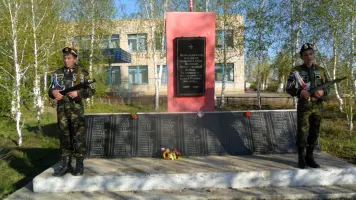 Памятник павшим землякам в Великую Отечественную войну, с.Аландское, Кваркенского района, Оренбургской области
