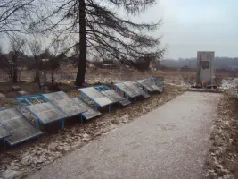 Воинское захоронение свыше 2300 воинов, в том числе художника–фронтовика Н.Н. Никифорова