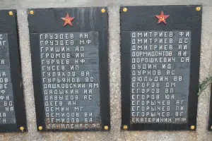 Памятник воинам-володарцам, погибшим в боях за свободу и независимость нашей Родины в годы Великой Отечественной войны 1941-1945 гг, фотография 5
