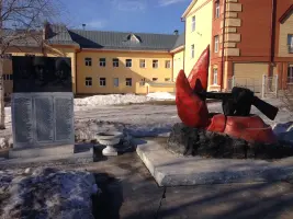 Памятник учащимся и учителям школы № 3, погибшим на фронтах Великой Отечественной войны, фотография 3