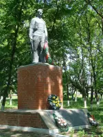 Братская могила Белгородская обл. Шебекинский р-н с. Большетроицкое