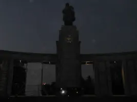 Мемориал Советскому Солдату в Берлине в парке Тиргартен, фотография 2
