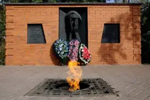 Памятный знак Скорбящая мать