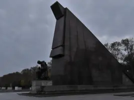 Воин-освободитель в Трептов-парке, Берлин, фотография 2