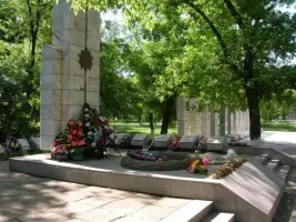 Мемориал землякам - участникам Великой Отечественной войны, Героям Советского Союза