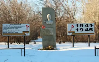 Памятник Герою Советского Союза Илье Васильевичу Абрамову