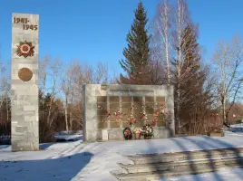 Мемориал погибшим воинам – рабочим и строителям завода ОЦМ на улице Лермонтова (у школы № 24), фотография 2
