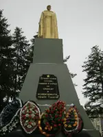 Центральная братская могила № 277 в городе Россошь, фотография 2