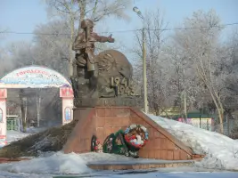 Памятник пехотному училищу