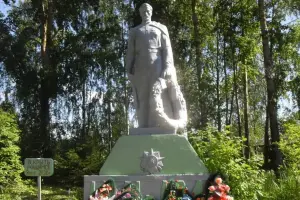 Памятник погибшему воину