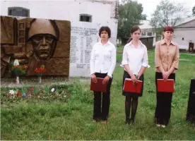 Памятник учителям и ученикам, фотография 3