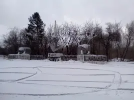 Памятники трудящимся машиностроительного завода имени Героя Советского Союза И.С.Черных, павшим в боях с немецко-фашистскими захватчикам, фотография 2