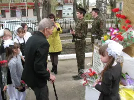 Памятник павшим в дни войны ученикам, фотография 5