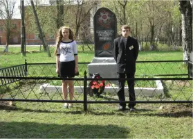 Памятник учителям и ученикам, погибшим в годы Великой Отечественной войны
