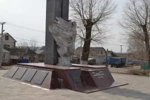 Памятник Героям Советского Союза Самохвалову, Горелику и 399 погибшим воинам