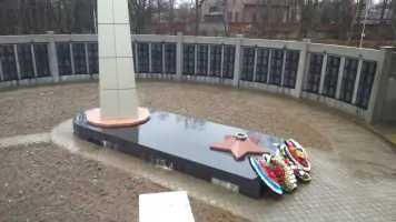 Мемориальный комплекс на братской могиле советских воинов, фотография 2