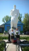 Памятник погибшим односельчанам в селе Тамбовка Фёдоровского района Саратовской области