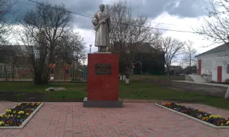 Братская могила четырёх советских воинов, погибших в боях с фашистскими захватчиками, фотография 5