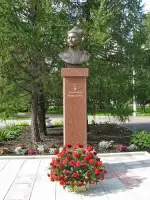 Памятник Бауыржан Момышули