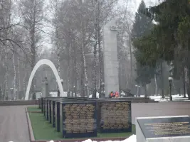 Братская Могила в Парке Памяти в Урванском лесу