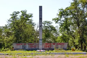 Мемориал воинам-односельчанам - село Чапаевское, Калмыкия