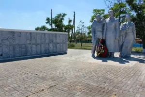 Мемориал павшим воинам-односельчанам - село Новый Егорлык, Сальский район, Ростовская область, фотография 3