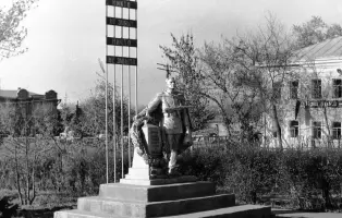 Памятник погибшим землякам