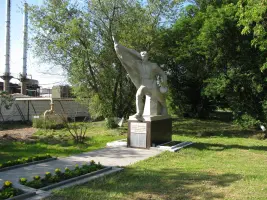 Памятник труженикам лесопильно-деревообрабатывающего комбината, погибшим в годы Великой Отечественной войны, фотография 3