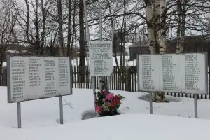 Памятник погибшим воинам в пос. Новое Машозеро