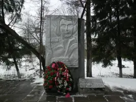 Памятник Герою России Вере Волошиной, фотография 2